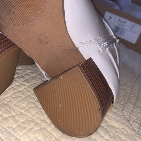 Journee Collection Elley Ivory Ankle Booties Size 7 - Picture 11 of 15
